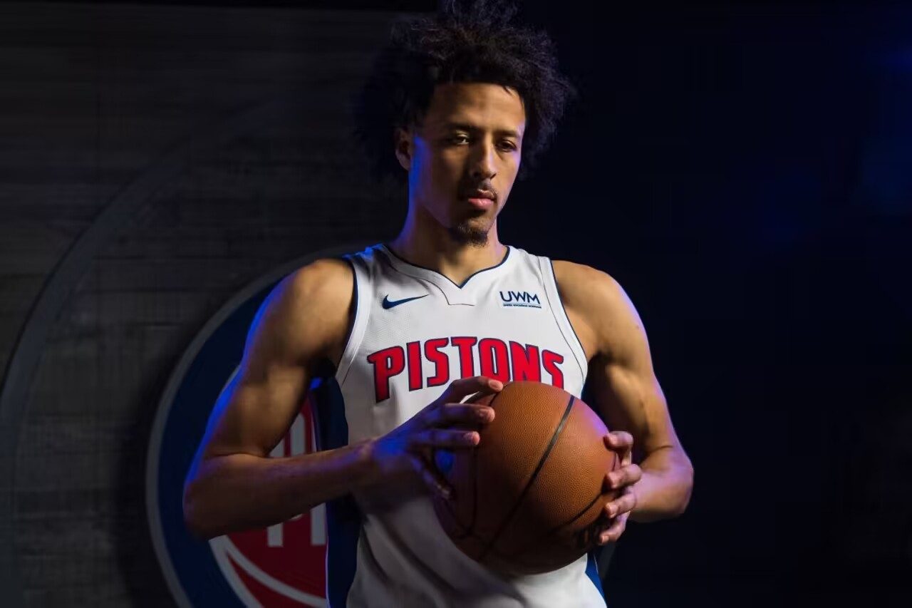 鹤立鸡群！康宁汉姆半场14中8怒砍26分6篮板6助攻