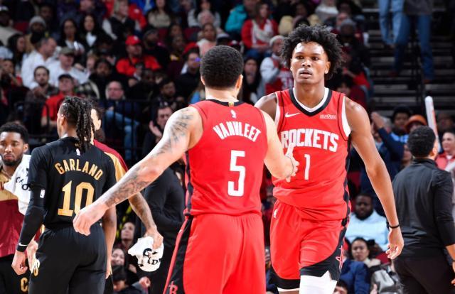 pp电子-首发10胜3负！火箭又一21岁新星崛起：化身篮板怪兽