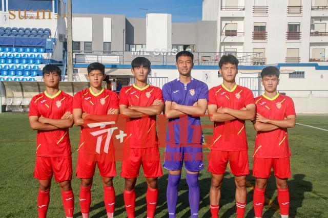 1668087837995089525.jpg 本赛季中在东方龙一线队出场的五名球员陈康林、王鑫海、王鹏博、童天然、陈关键(从左至右)以及尚未满注册年龄、跟随一队训练的周文皓(右一).jpg