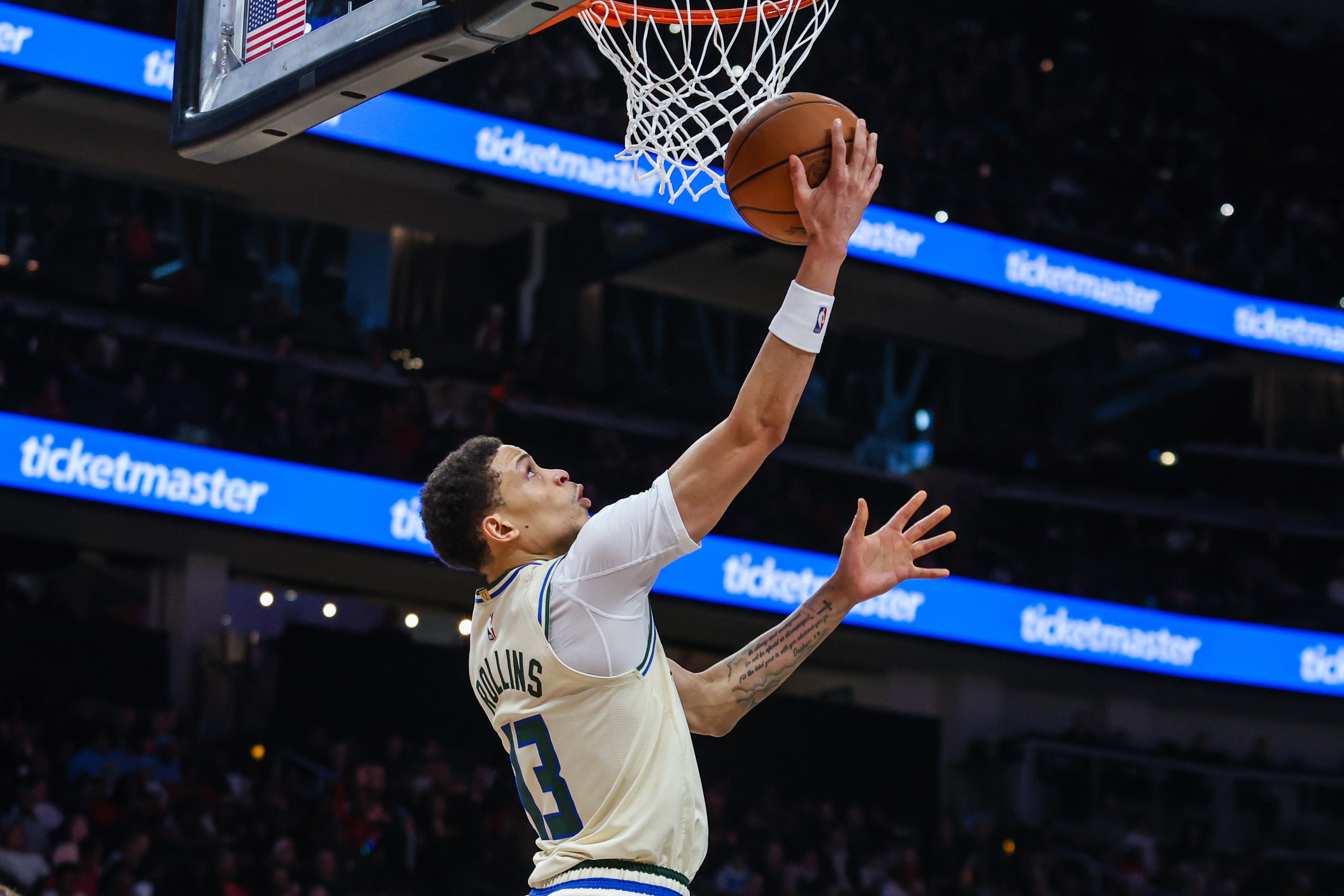 pp电子-正负值+33最高！罗林斯14中8拿到24分7板9助 三分9中4