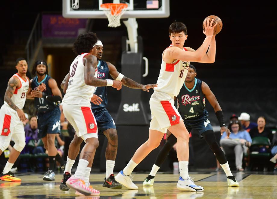 PP电子官方-杨瀚森轰18分7板4助1断1帽 混音复仇奥斯汀马刺